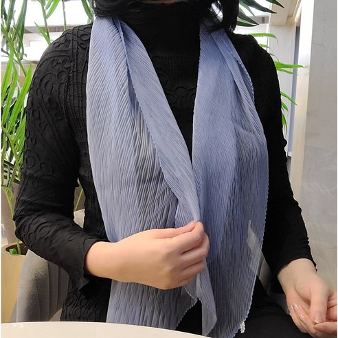 섬세한 주름이 선사하는 우아함, 플리츠 쉬폰 스카프