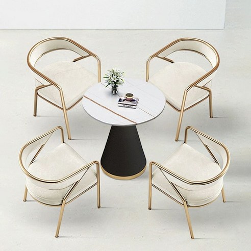 좁은 공간을 효율적으로! 만능 원형 테이블 하나로 해결하세요.