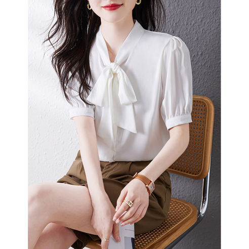 살랑살랑 여성스러운 새틴 반팔 블라우스