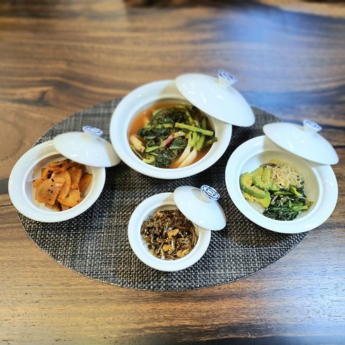모던함과 전통의 아름다운 만남: 보산토기 백자 목단 핸드메이드 도자기 뚜껑그릇