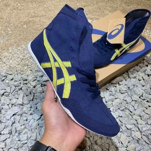 민첩성과 안정성을 극대화하여 잠재력을 현실로 만들어주는 아식스 프라임 어택 격투화