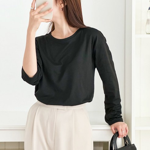 편안하고 세련된 라운드 무지 긴팔 티셔츠