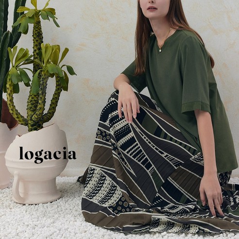 여름철에 시원함과 스타일을 모두 선사하는 logacia 24 SUMMER 소로나 티블라우스