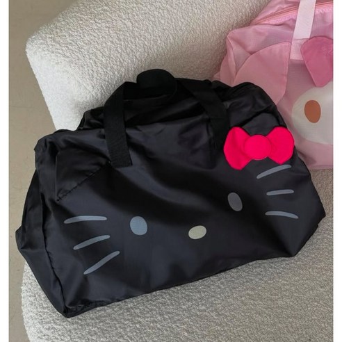 헬로키티와 함께 떠나는 설레는 여행, 접이식 보스턴백으로 완성하는 완벽한 수납 헬로키티보스턴백
