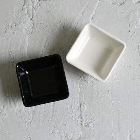 블랙 멜라민 종지로 완성하는 품격 있는 식탁