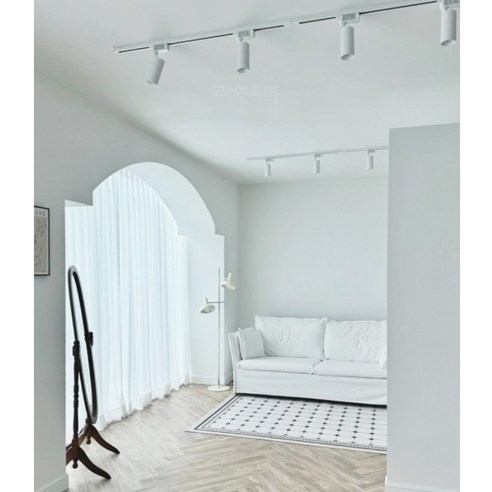 라인조명 LED 일체형 레일조명: 모던한 공간을 위한 밝고 따뜻한 조명