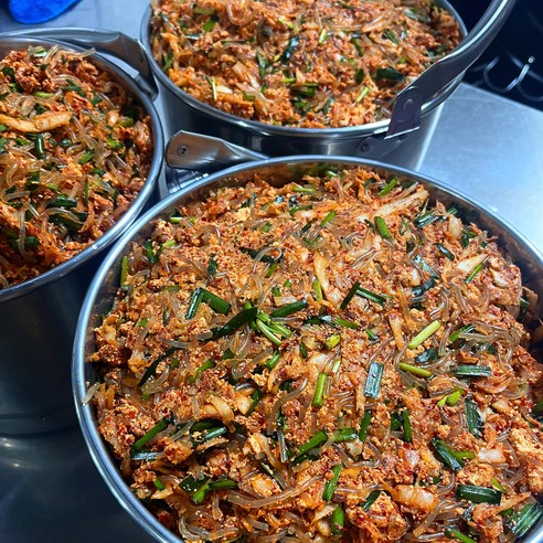 신선하고 맛있는 남산고을의 수제 손 김치만두