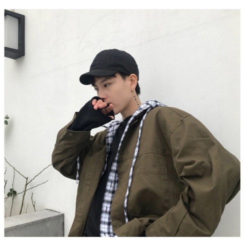 세련되고 다재다능한 숏챙 야구 모자로, 모든 캐주얼룩에 완벽한 스타일을 선사합니다.