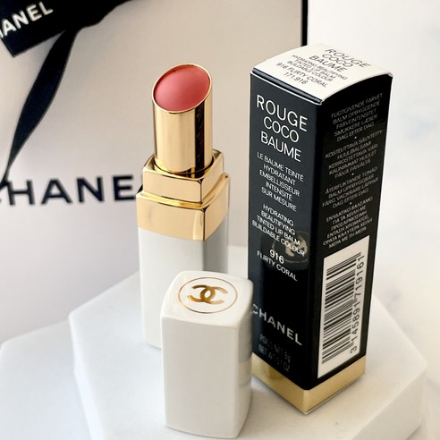 샤넬로 완성하는 우아한 입술