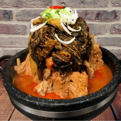 부드럽고 담백한 맛의 박준기감자탕 한돈1+등급 우거지감자탕