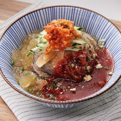 여름의 더위를 날리는 시원한 냉면