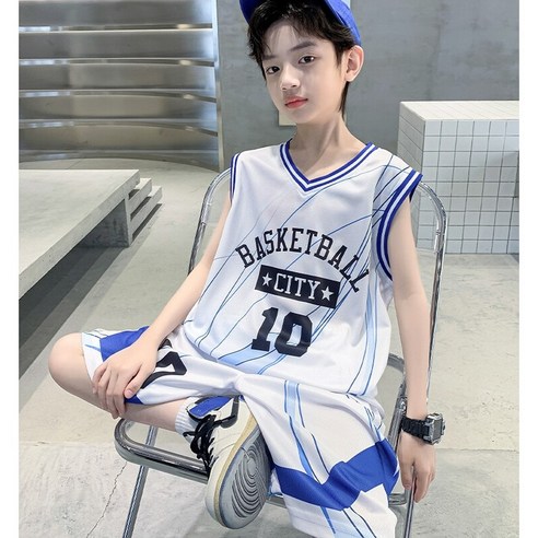 뉴욕 감성, 여름 내내 어울리는 청춘의 반팔티셔츠와 반바지