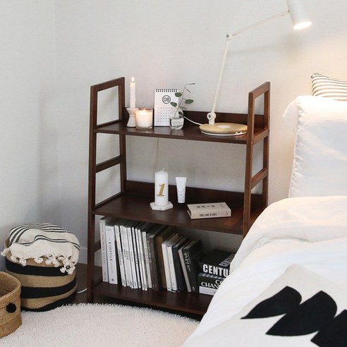 견고하고 실용적인 원목 수납 선반