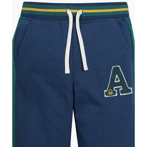 편안함과 스타일을 모두 갖춘 베네통키즈 라인 트레이닝 팬츠