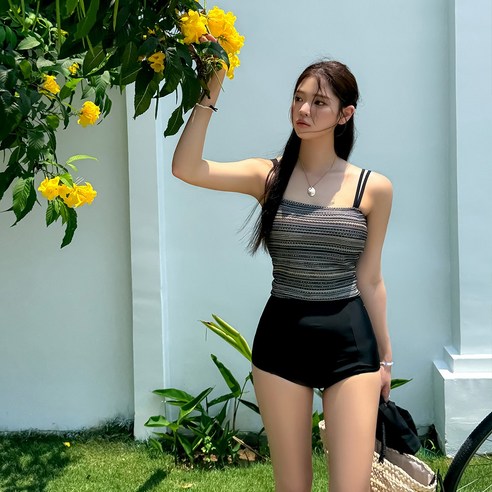 체형 커버와 트렌디함을 동시에! 에스닉 하이 웨스트 비키니로 여름 휴가 인생샷!