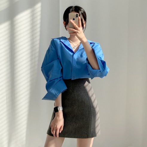 편안한 소재와 여성스러운 루즈핏이 돋보이는 티데일리 여성용 셔츠