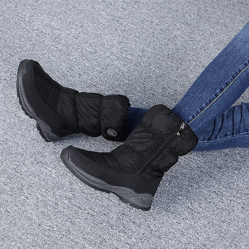 짚신공방 여성 겨울 털 패딩 미끄럼방지 방한부츠 JS-709은 따뜻하고 내구성이 좋은 겨울용 신발입니다.
