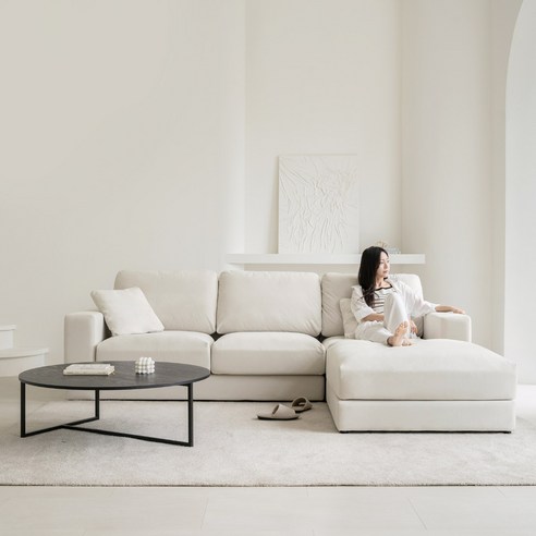 엉덩이 배김 없이 즐기는 주말, 데일리리빙 구스 소파로 완성하세요!