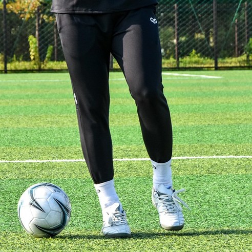 편안하고 내구성 있는 칼치오 축구바지로 겨울철 축구 훈련 및 경기 성과를 향상시키세요.