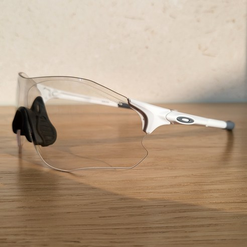 기능성과 스타일을 모두 갖춘 스포츠 고글