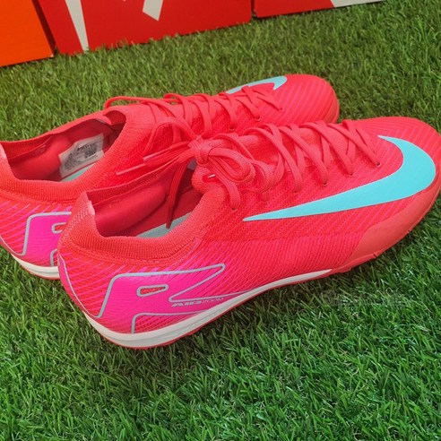 나이키 줌 베이퍼 16 프로 TF: 풋살 실력, 장비빨로 레벨업!