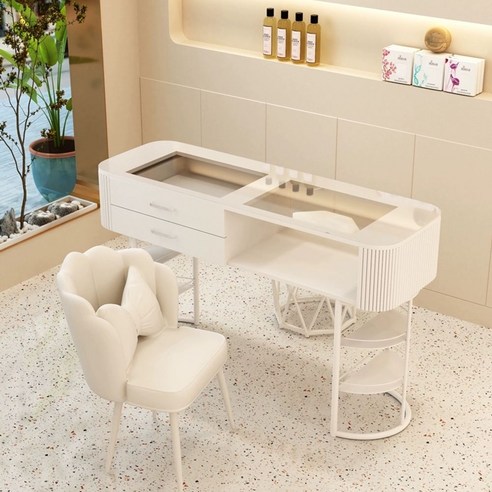 답답한 내 방구석 네일샵, 전문가 손길 그대로! 완벽 변신하는 마법의 테이블