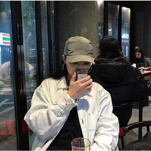 Carhartt의 자신감 있는 스타일을 위한 캔버스 재킷