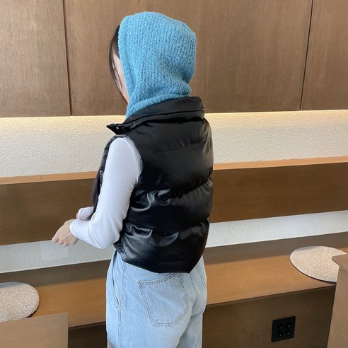 유광 레더로 세련된 스타일 완성
