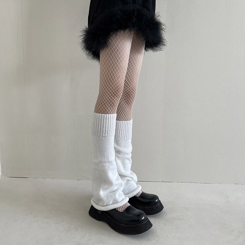 부모컷 디자인과 발토시가 특징인 헤네스 플레이업 부츠컷 저지 밴드 레그워머