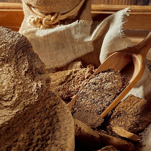 건강과 웰빙을 향상시키는 천담온 홍삼 담은 흑염소진액 엑기스