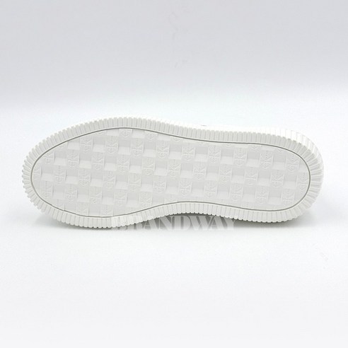 발걸음마저 스타일로 완성하는 캘빈클라인 말모 스니커즈