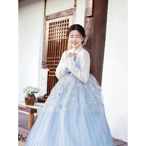 과거와 현재의 완벽한 조화: 한복 원피스