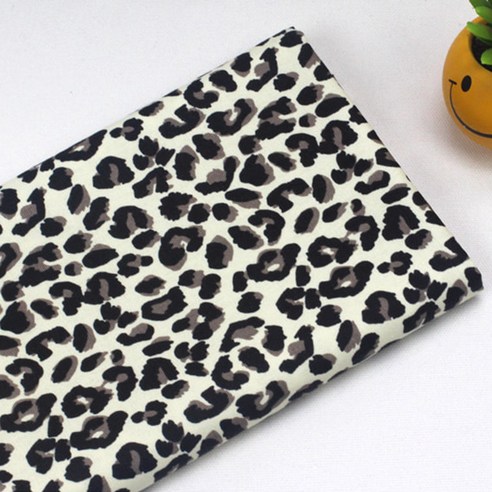 밋밋한 일상에 짜릿한 포인트! 호피 무늬 아이템으로 스타일 UP! 호피원단