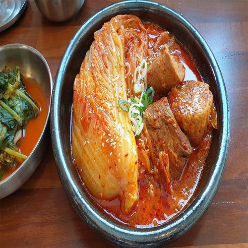 엄선된 재료로 만든 순수하고 숙성된 더감동 묵은지