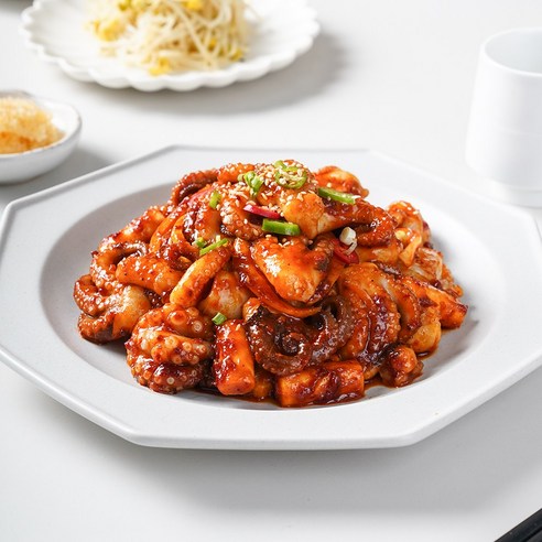 신선하고 풍부한 맛의 재료로 만든 간편하고 편리한 팔팔쭈꾸미 양념 볶음 밀키트