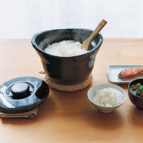 MUJI 가마솥 뚝배기: 정갈한 밥 한 끼로 일상을 특별하게