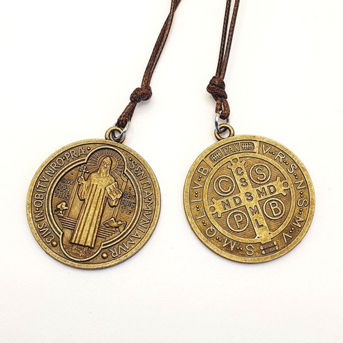 불안한 마음, 성 베네딕도 십자가 목걸이로 평안을 찾으세요 분도패