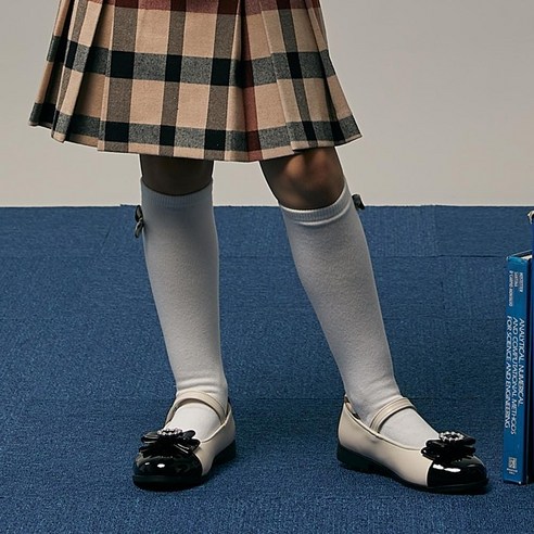 닥스의 품격과 사랑스러움이 담긴 우리 아이를 위한 특별한 선물, 닥스 리틀 닥스키즈 하우스체크 리본 니삭스