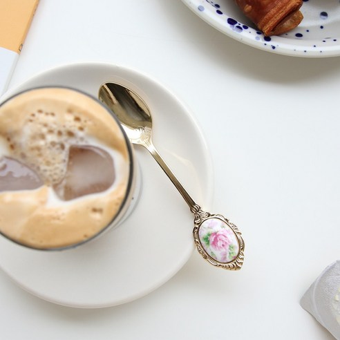 일상의 티타임을 예술 작품처럼, 윤자매네 로즈 플라워 골드 티스푼