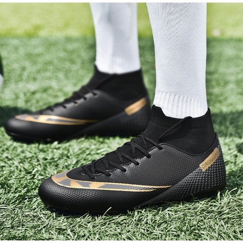 탁월한 잔디 풋살화로 경기력 극대화