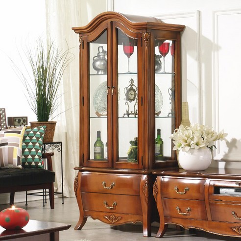 시간을 초월하는 아름다움, 더리체 엔틱 가구로 완성하는 품격 있는 공간