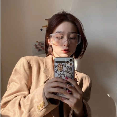 물에서의 다양한 활동을 즐기는 사람들을 위한 고글