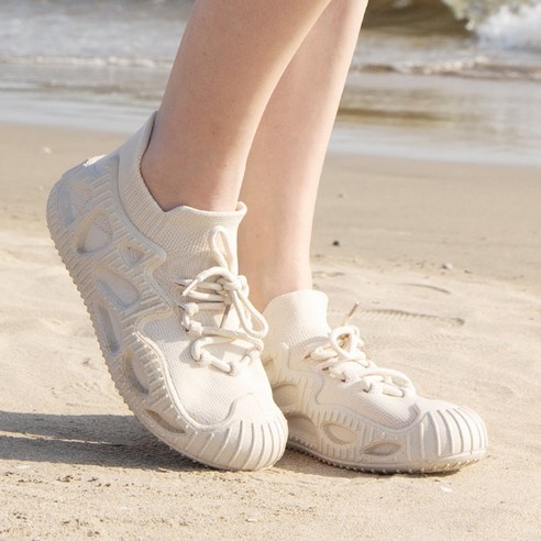 여름 물놀이, 편안함과 스타일을 모두 갖춘 크리프 커플 아쿠아슈즈