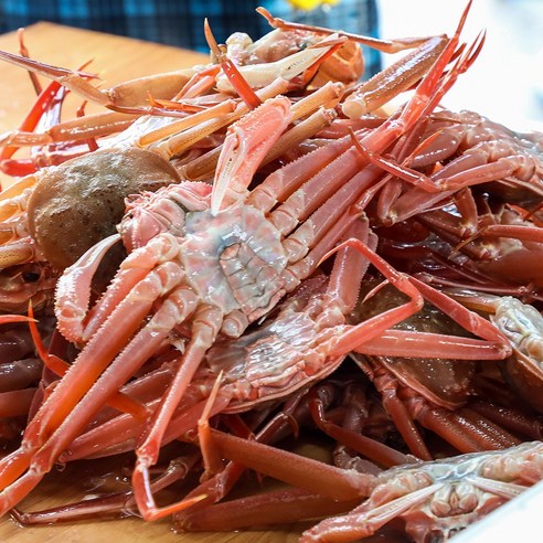 최상급 활 영덕대게: 맛과 신선함의 궁극적인 조화