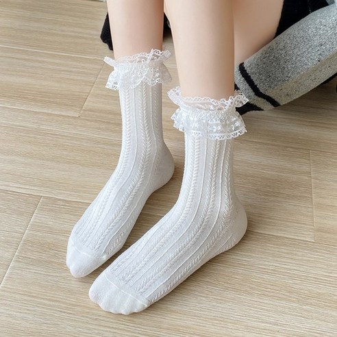 섬세한 레이스와 산뜻한 착용감으로 완성하는 여름날의 스타일, 다이나토리 레이스 발목 프릴 단화 양말