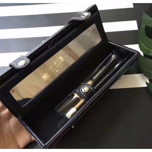 MAC 브러쉬 9종 세트로 섬세한 아름다움을 완성하세요.