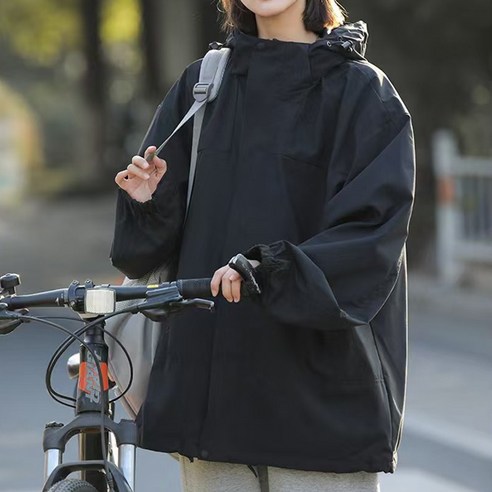 바람을 가르는 자유, YANGTA 바람막이 재킷과 함께!