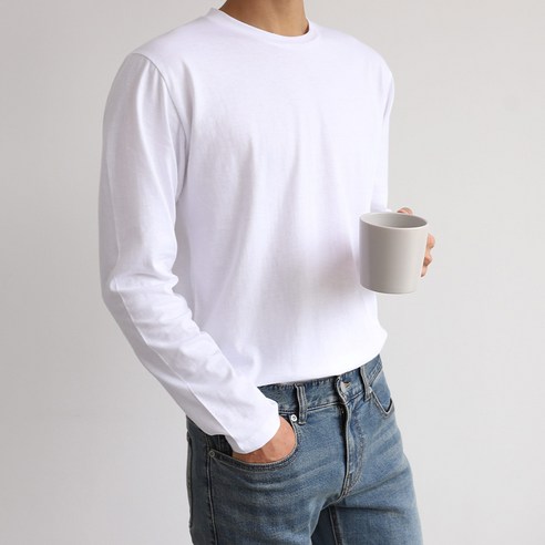 베이직한 정사이즈로 제작된 사계절용 남녀공용 티셔츠