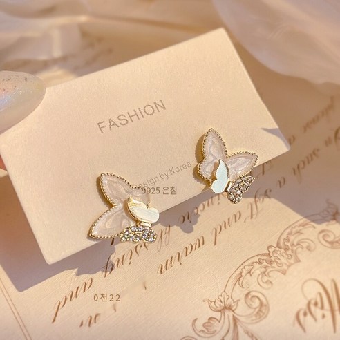 아크릴 다이아몬드 박힌 나비 귀걸이 여성 여름 2021 새로운 귀걸이 맞춤형 경량 럭셔리 틈새 디자인 귀걸이