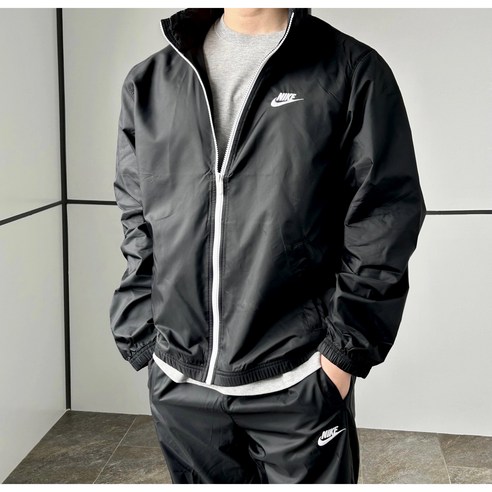 운동과 편안함의 완벽한 조화: 나이키 우븐 트레이닝복